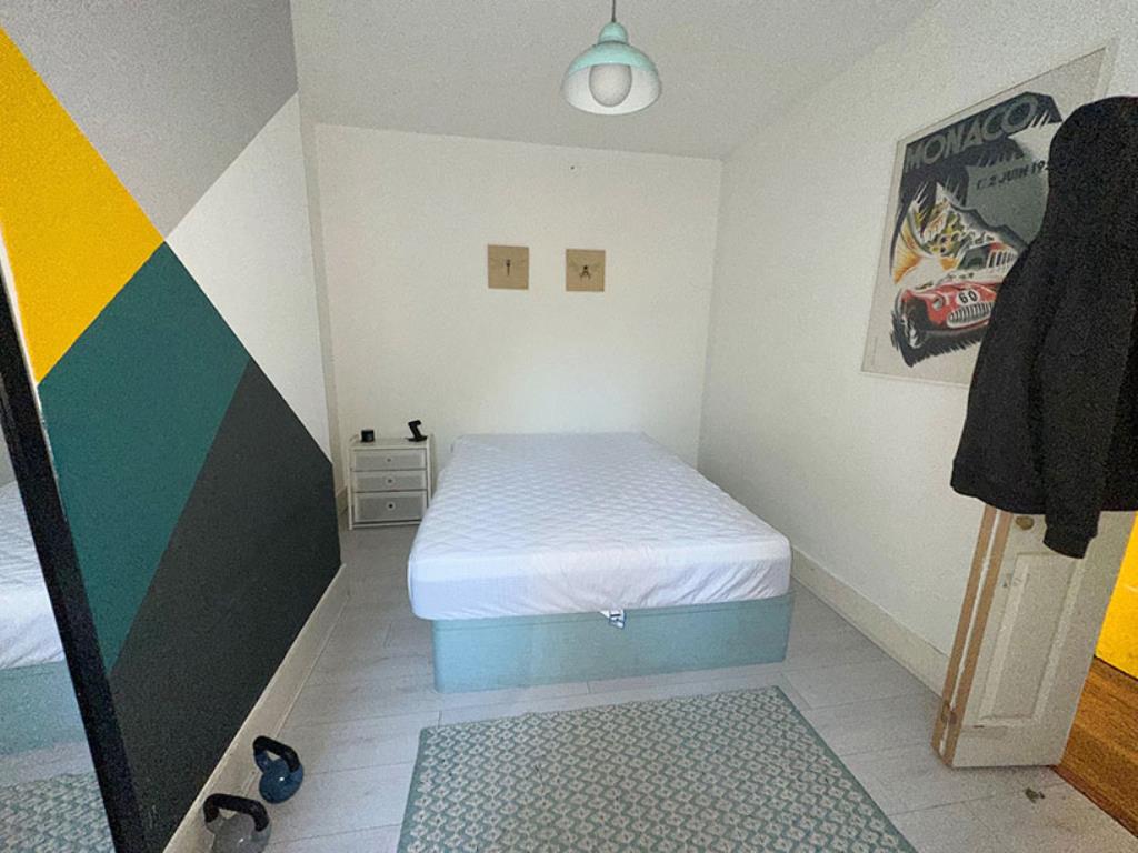 Lot: 166 - TWO-BEDROOM GROUND FLOOR FLAT WITH GARDEN - Bedroom one with a double bed in the middle of the room